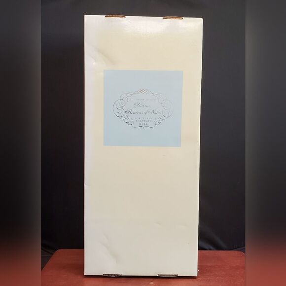 Diana Princess of Wales Porcelain Portrait Doll - Picture 10 of 11